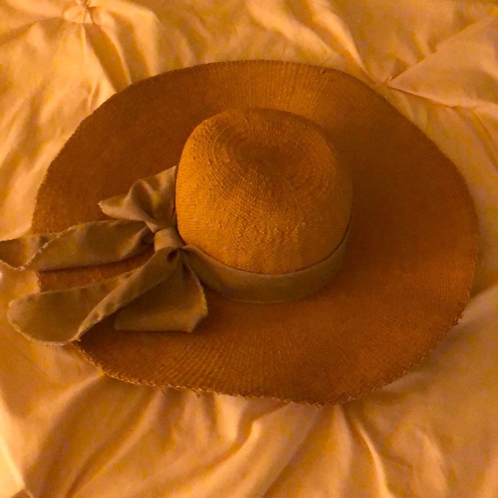 Straw floppy hat